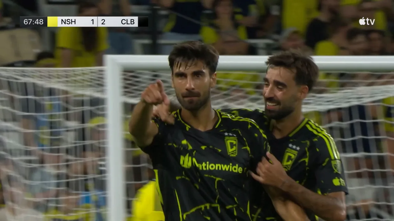 A bomba de falta do português André Gomes contra o Nashville; veja gol