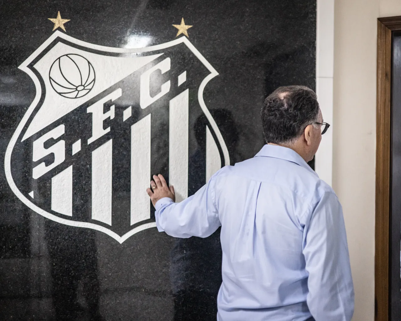 Reunião do Conselho que cobraria explicações de Teixeira no Santos é adiada; entenda