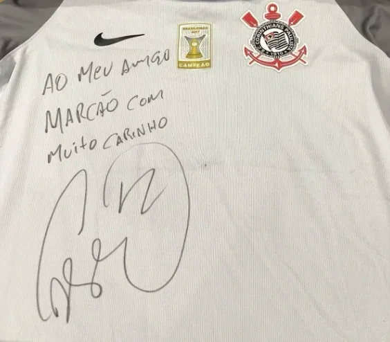 Ídolo do Palmeiras defende torcedor do Corinthians que ganhou camisa do Santos