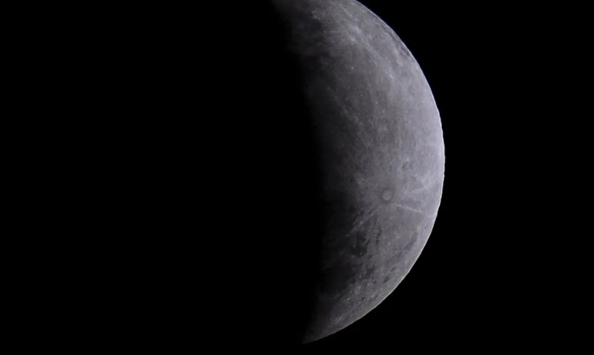 Eclipse parcial da Lua nesta 5ª feira será visto em todo o Brasil