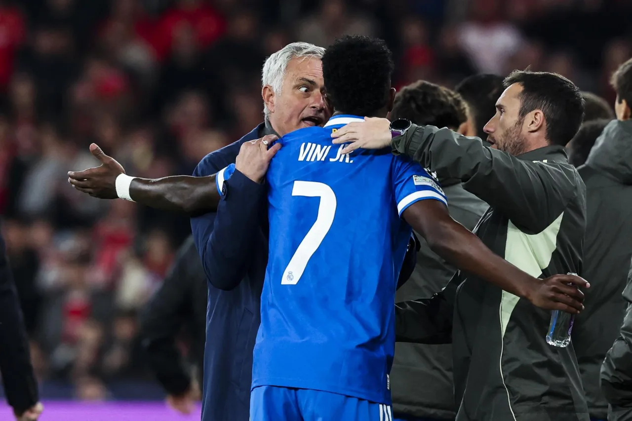 Mourinho relembra caso Prestianni e diz que Vini Jr. ‘não é respeitado’
