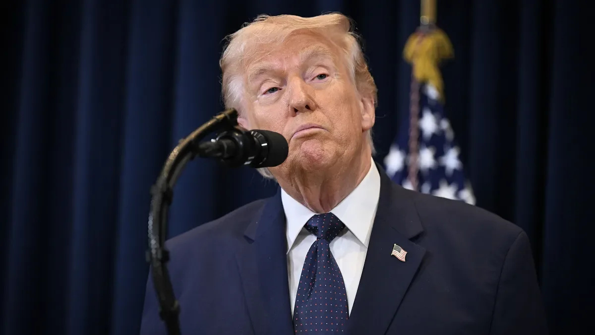 Trump publica vídeo de IA mostrando ilha petrolífera do Irã sendo destruída