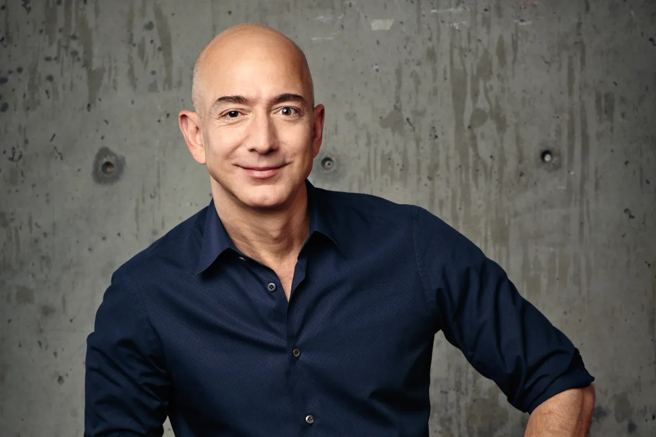 Brasileiro e Jeff Bezos estão perto de comprar parte do Liverpool por R$ 30 bilhões