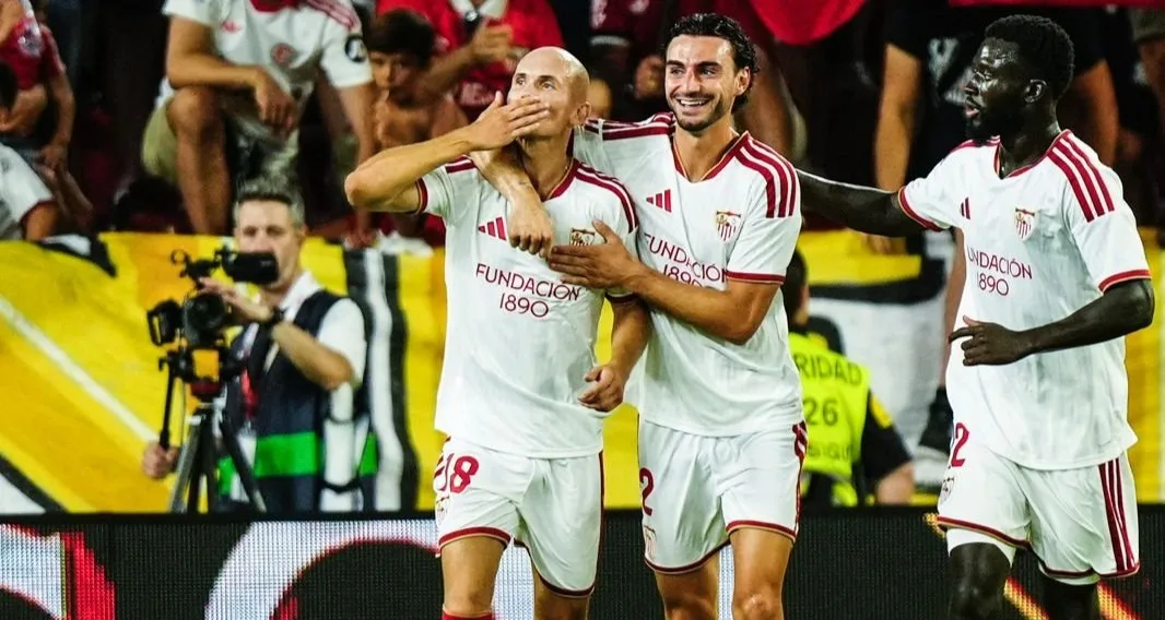 Sevilla vira sobre o Rayo Vallecano nos acréscimos na estreia do Espanhol; Alavés vence