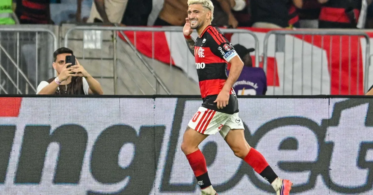 Com gol de Arrascaeta, Flamengo elimina Cruzeiro e vai às quartas da Libertadores