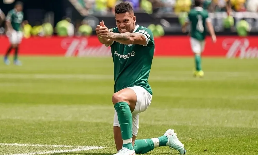 Paulinho tem lesão na coxa diagnosticada e volta a ser desfalque no Palmeiras