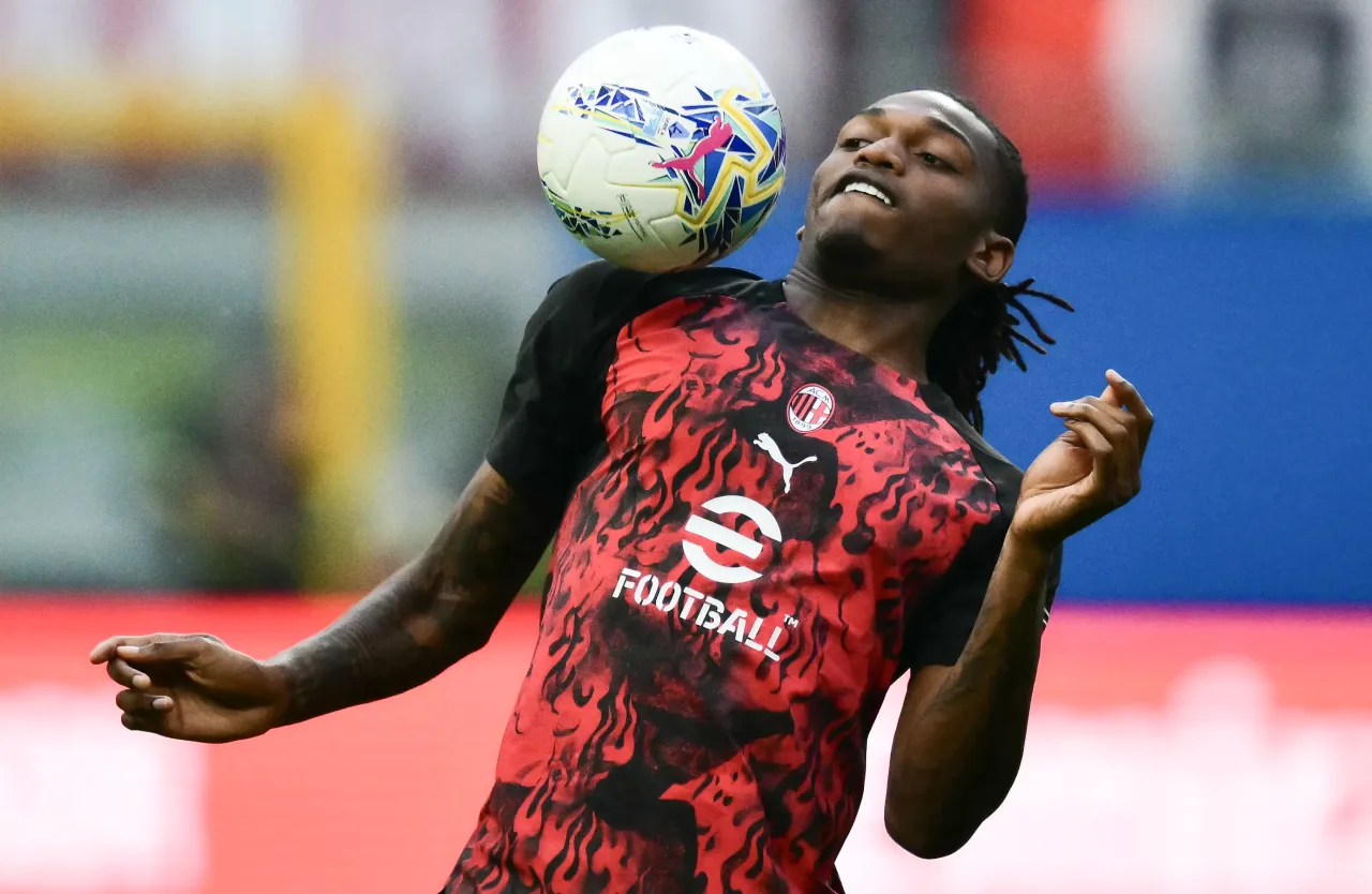 Milan aceita oferta do Galatasaray por Rafael Leão; Aston Villa segue na disputa