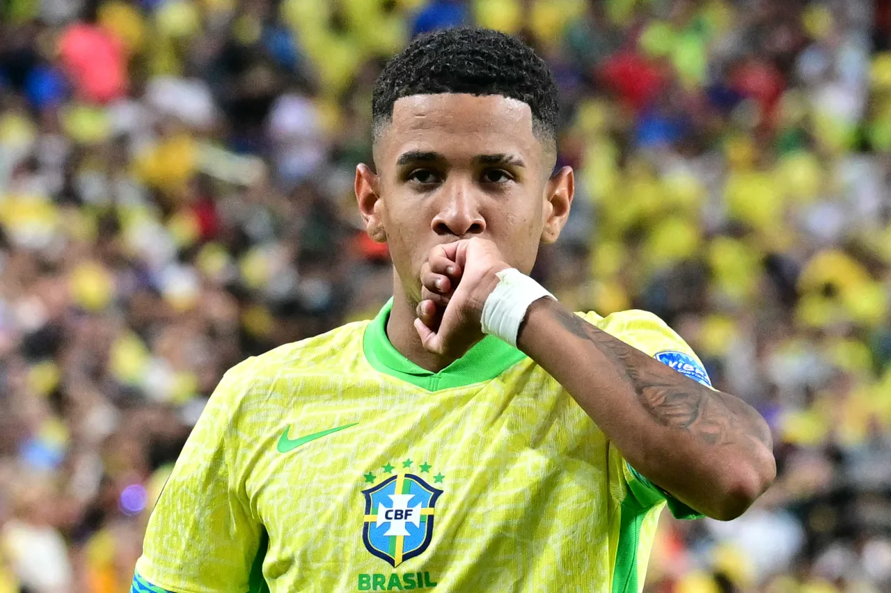 Imprensa britânica afirma que Tottenham contratou o brasileiro Savinho