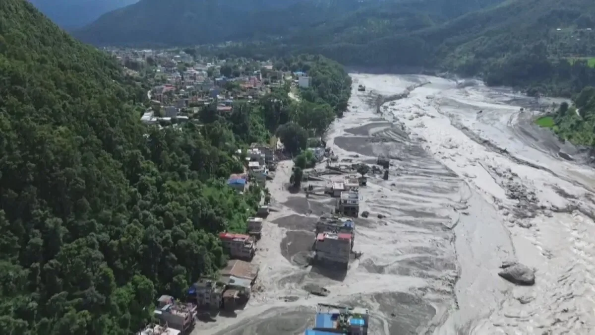 Nepal: Terremoto provocou deslizamento, bloqueou rio e causou enchente