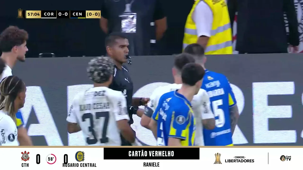 Veja o momento que Raniele é expulso e deixa o Corinthians com um a menos na Libertadores