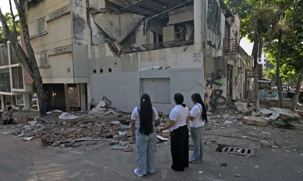 Colômbia entra no 2º dia de resgate após terremoto que deixou 132 mortos