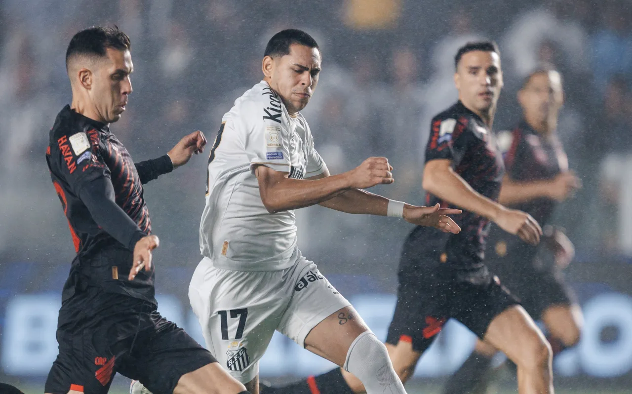 Análise: Santos tem problemas nas duas áreas e é castigado por um eficiente Athletico-PR