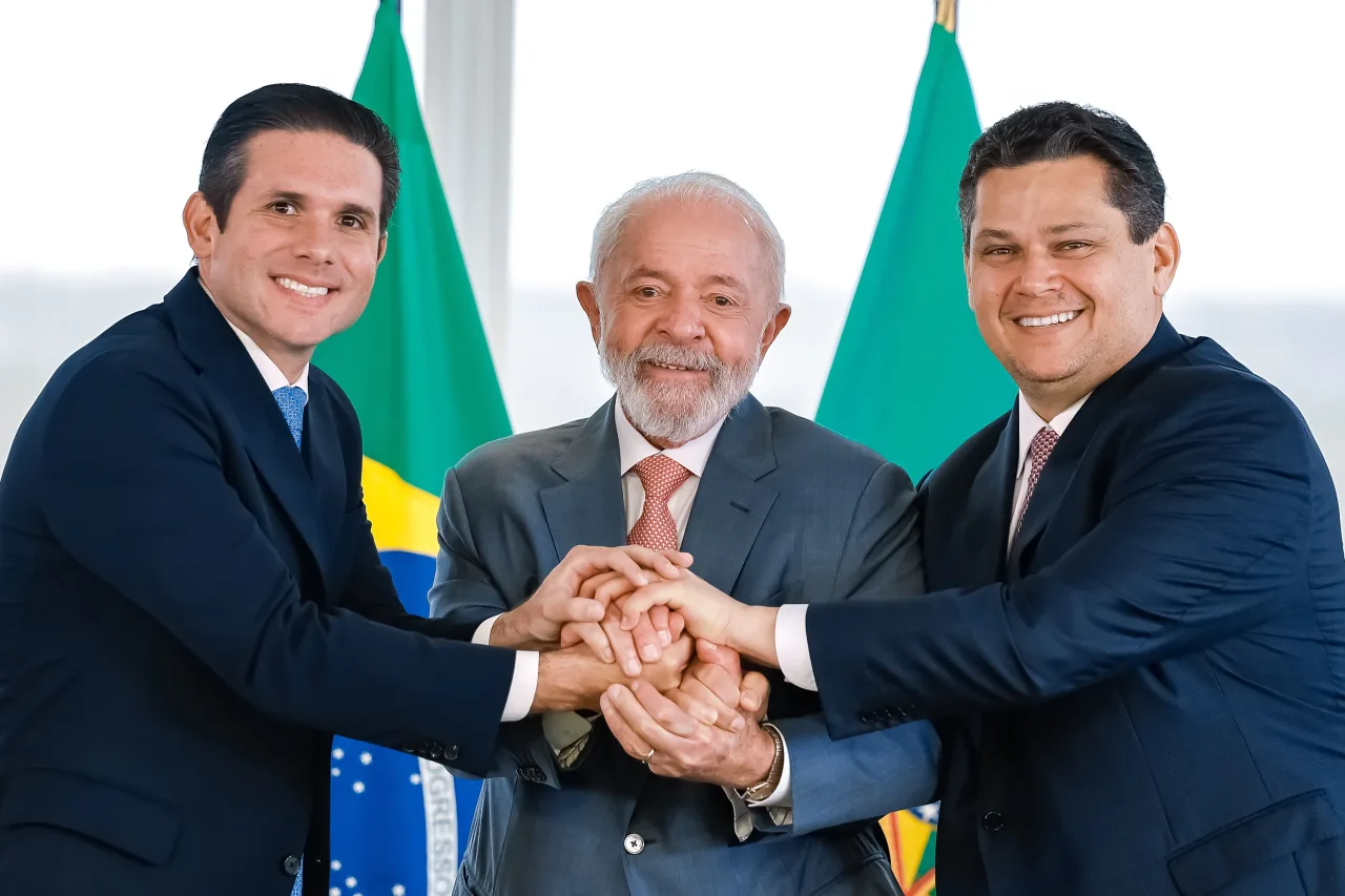 Pra que lado aponta o pêndulo do Centrão? - O Assunto #1781