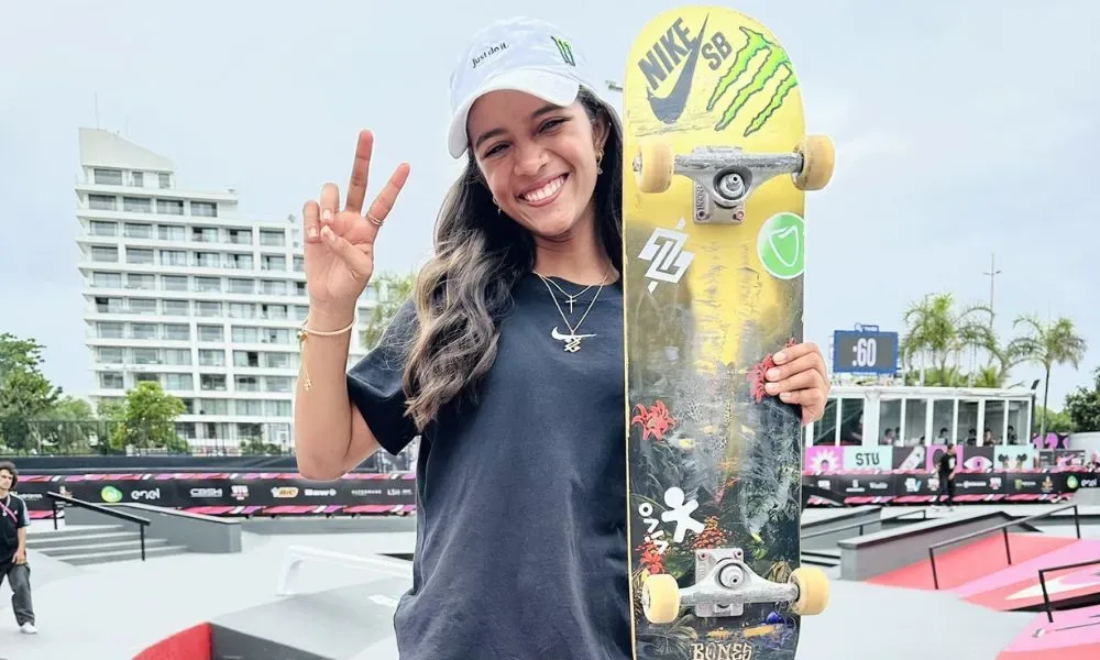 Rayssa Leal torce o pé em treino no Rio, mas participa de campeonato no domingo