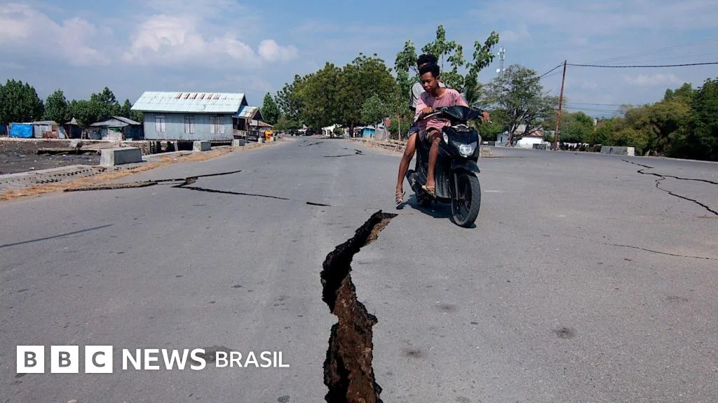Terremoto de magnitude 7,7 mata ao menos 47 pessoas na Indonésia