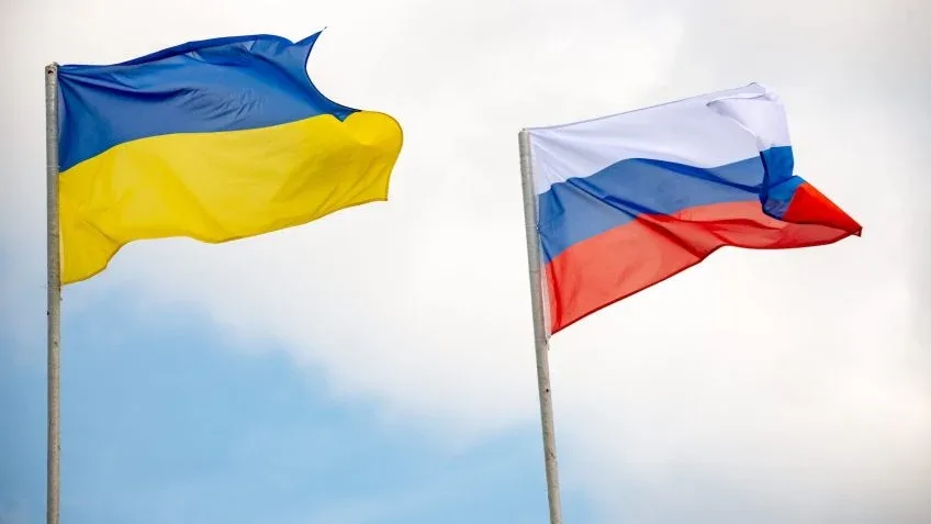 Drones ucranianos atacam armazéns na Rússia e deixam 5 mortos