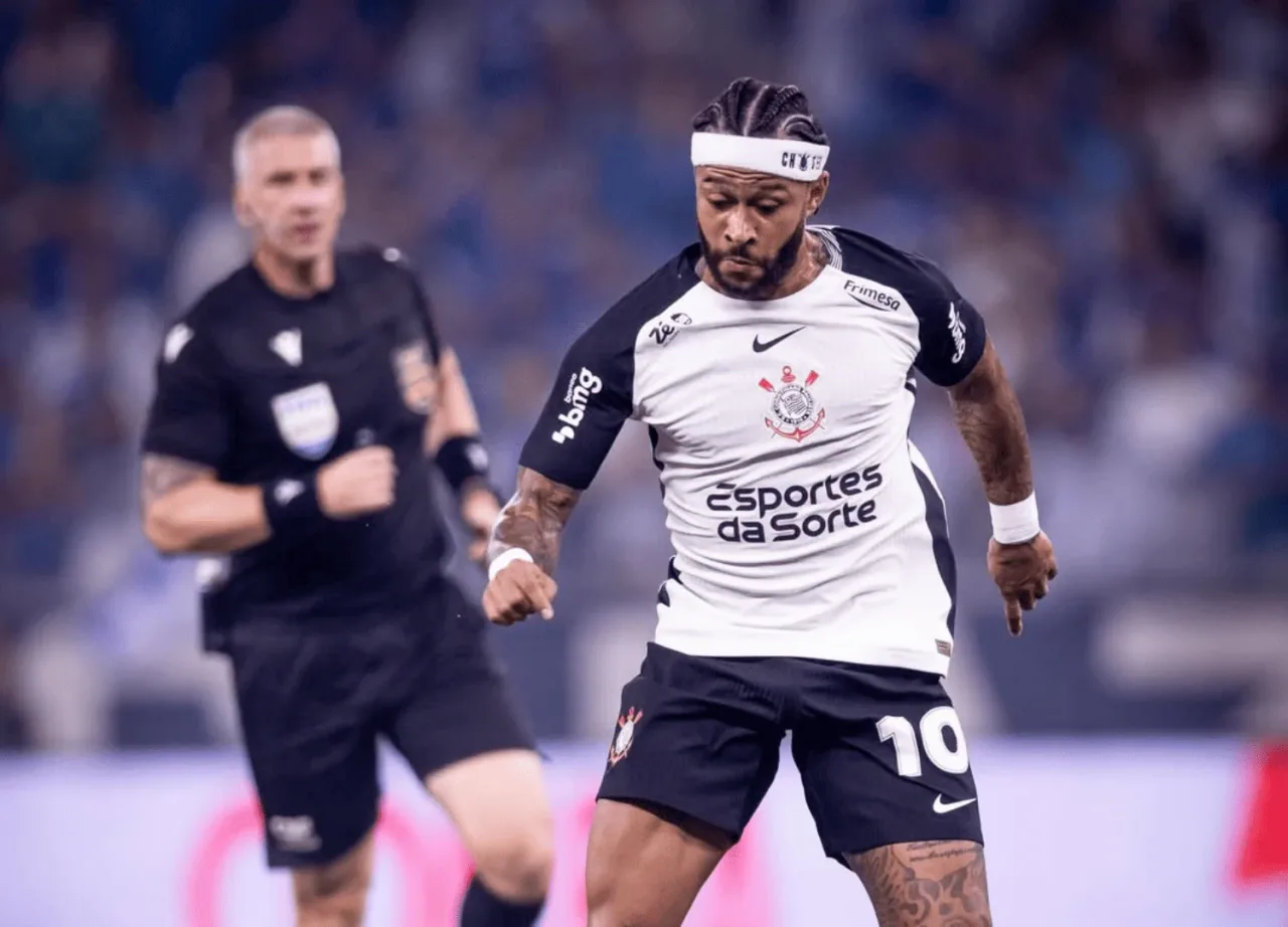 Corinthians acerta renovação após Memphis aceitar corte salarial