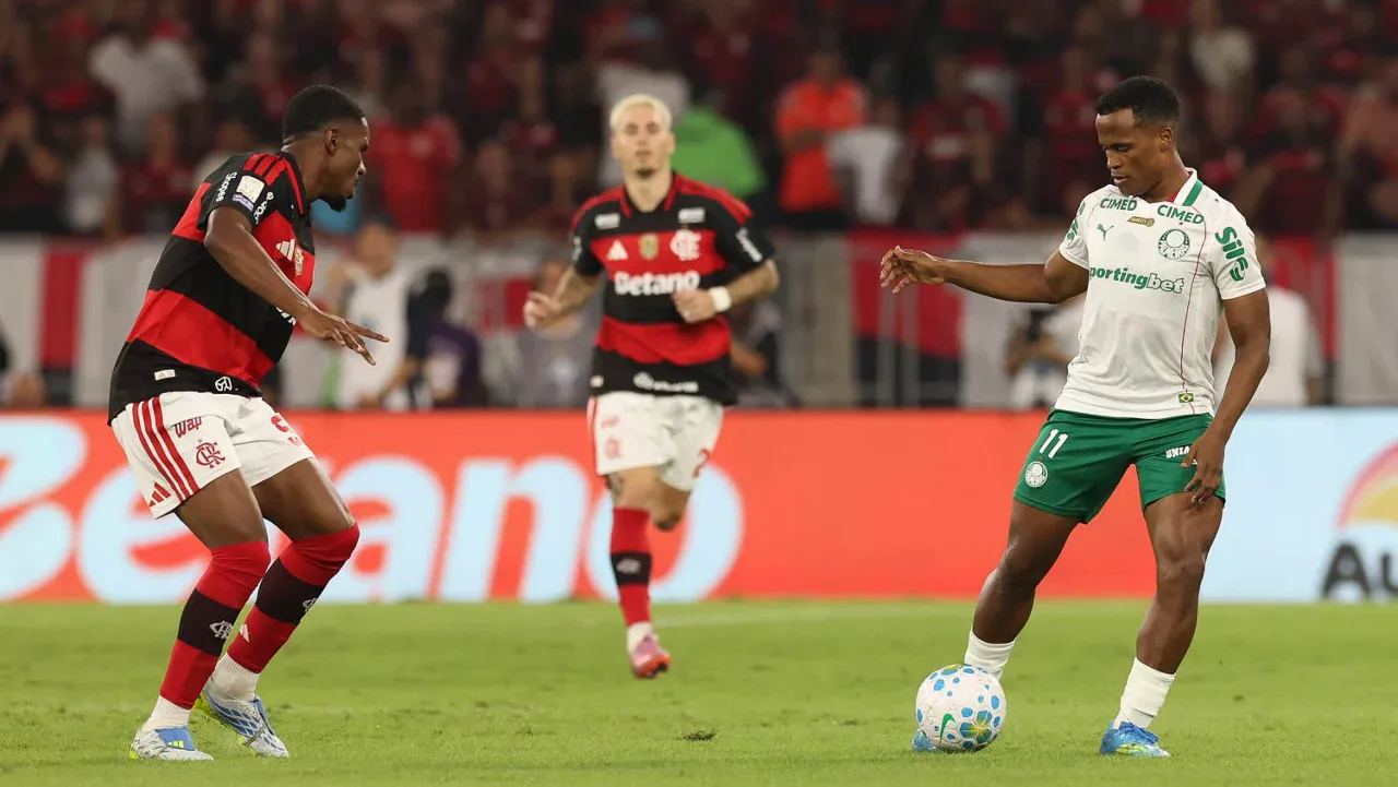 Após goleada, Flamengo aumenta chances de título e cola no Palmeiras