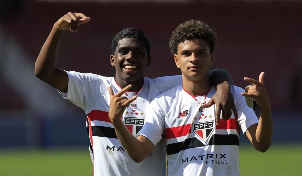 São Paulo goleia no Sub-15 e Sub-17 e avança em primeiro no Paulista