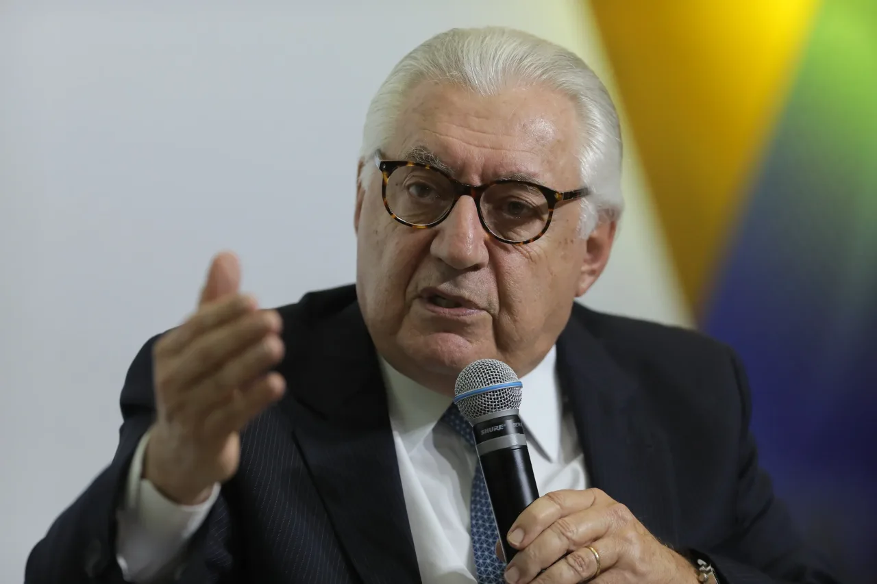 Caiado anuncia Afif para ministério de pequenos negócios