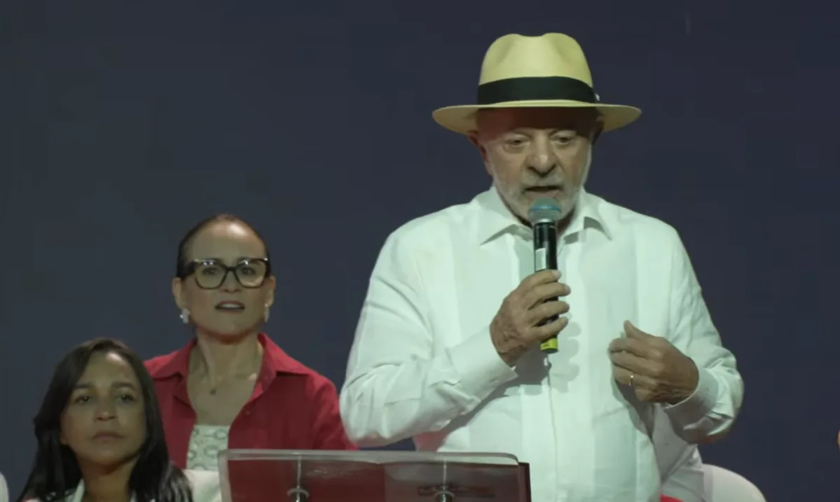 Em Angra, Flávio defende destravar licenças ambientais para liberar resorts