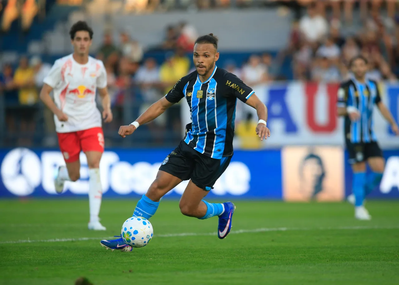 Grêmio protesta contra arbitragem em derrota diante do RB Bragantino e promete ir à CBF