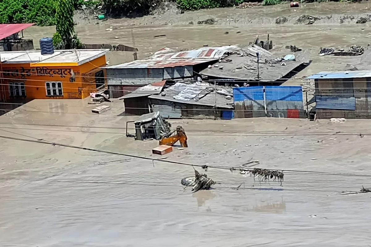 Enchentes destroem ponte estratégica para comércio entre China e Nepal