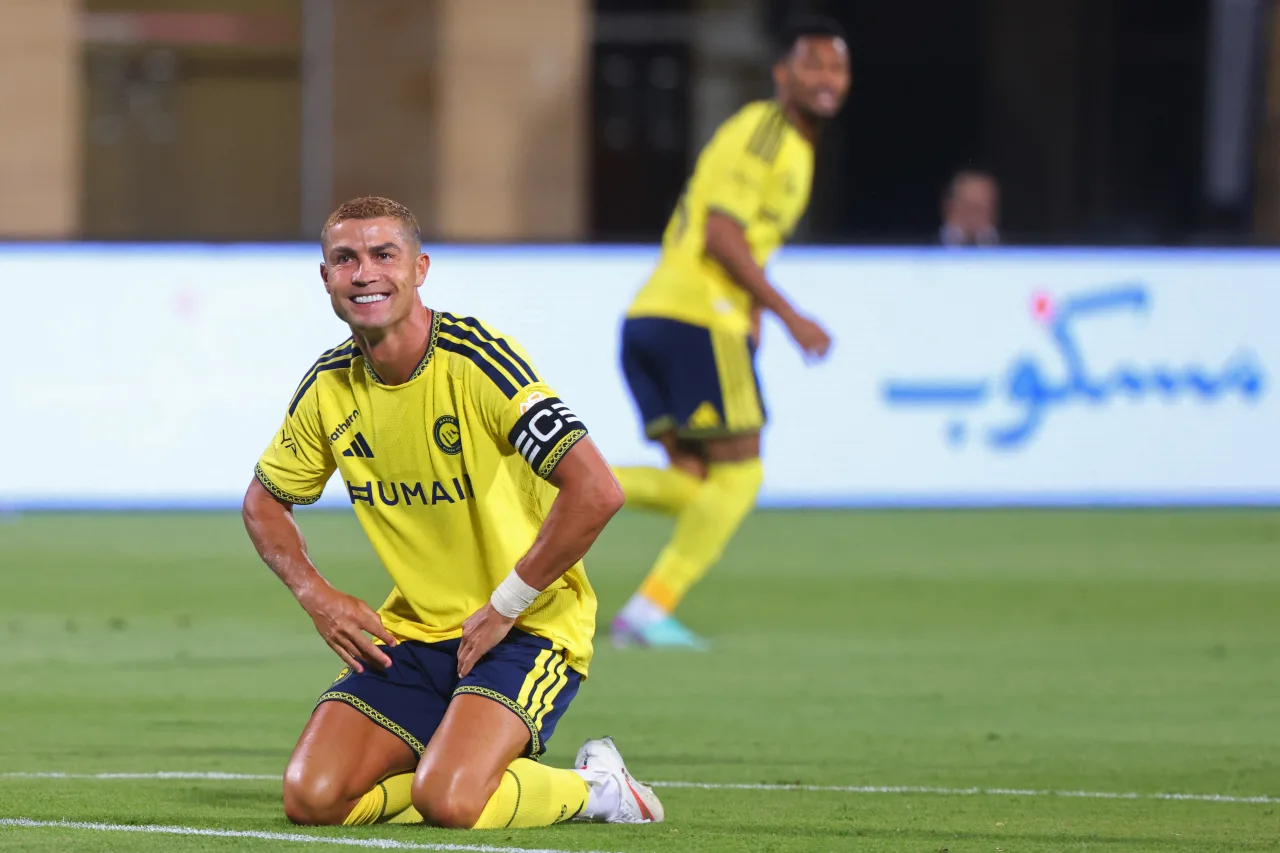 Com Bento expulso no primeiro tempo, Al-Nassr vira sobre o Al-Ettifaq pelo Saudita