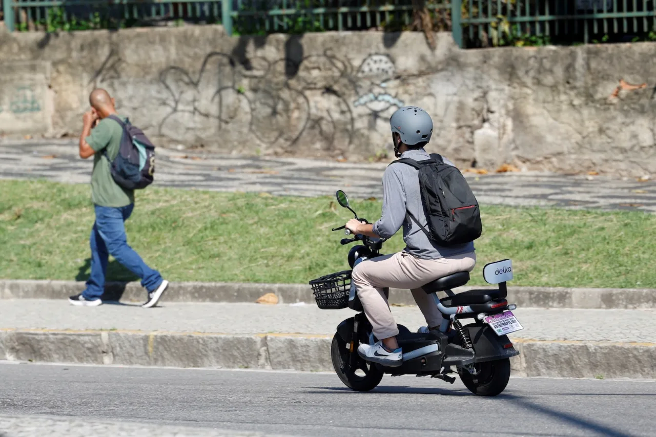 SP adia para outubro fiscalização de regras para bikes e patinetes