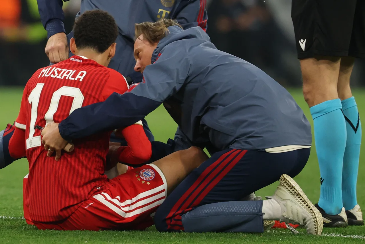 Musiala desmaia durante jogo do Bayern pela segunda vez em 3 dias