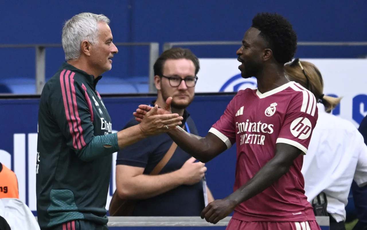 Mourinho revela bastidores de renovação de Vini Jr. com o Real Madrid
