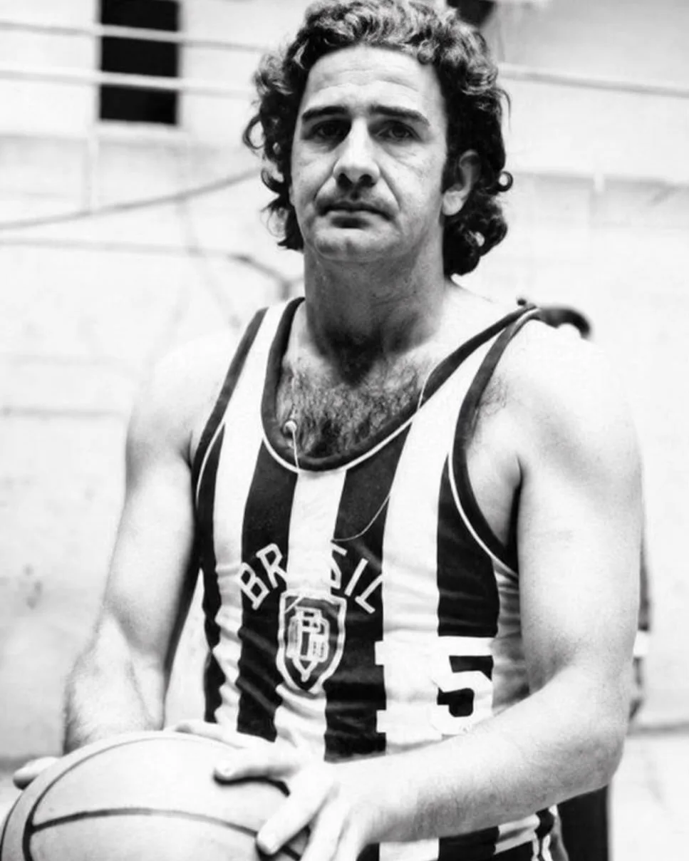 Morre Carlos Massoni, o Mosquito, lenda do basquete brasileiro