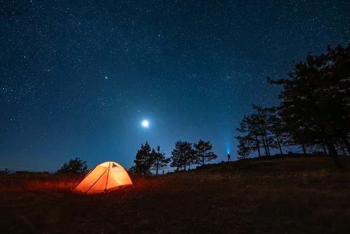 10 gadgets inteligentes para melhorar seu acampamento