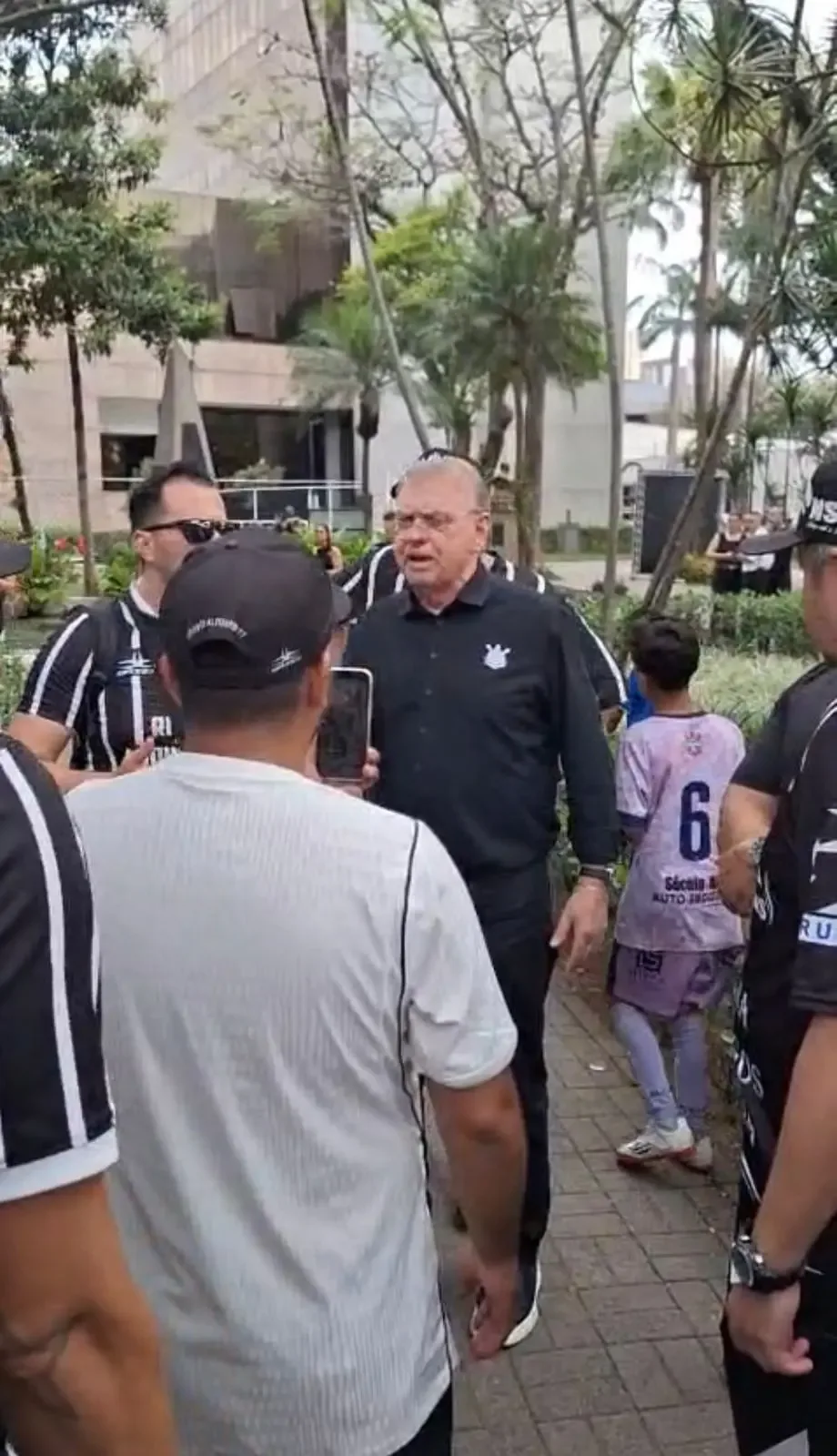 Torcida do Corinthians faz protesto no Parque São Jorge: “Luta por mudança”