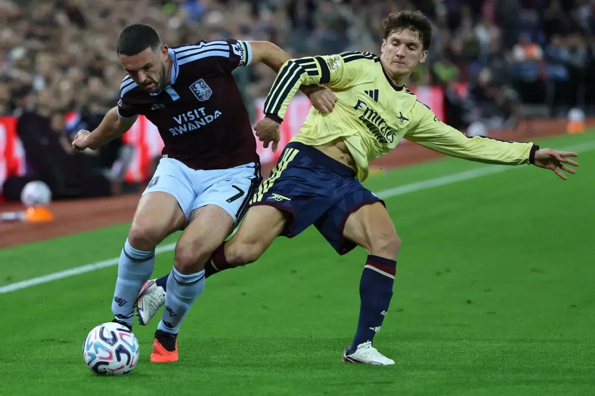 Veja fotos do duelo entre Aston Villa e Arsenal pelo Inglês