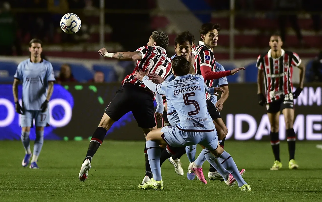 Bolívar x São Paulo: veja fotos do jogo de ida das oitava da Sul-Americana