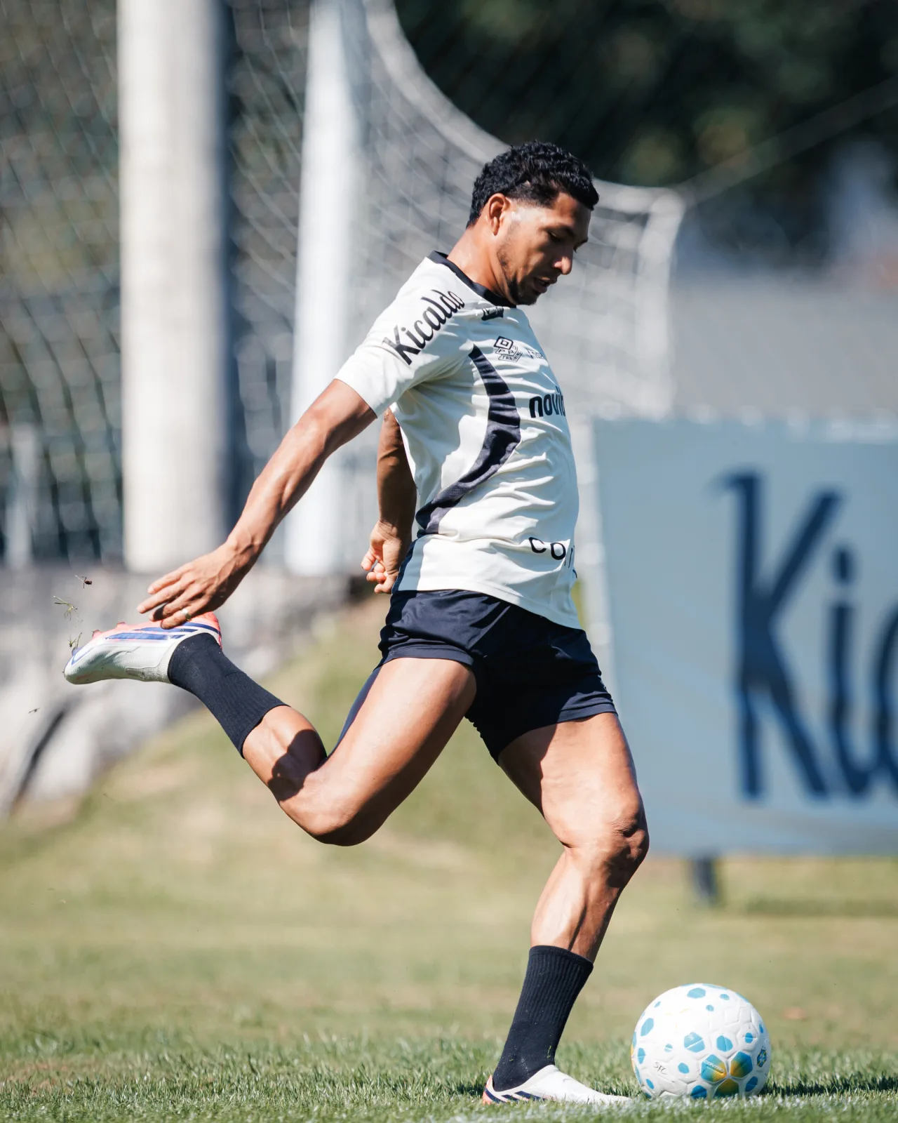 Veja galeria de fotos do treino do Santos neste domingo