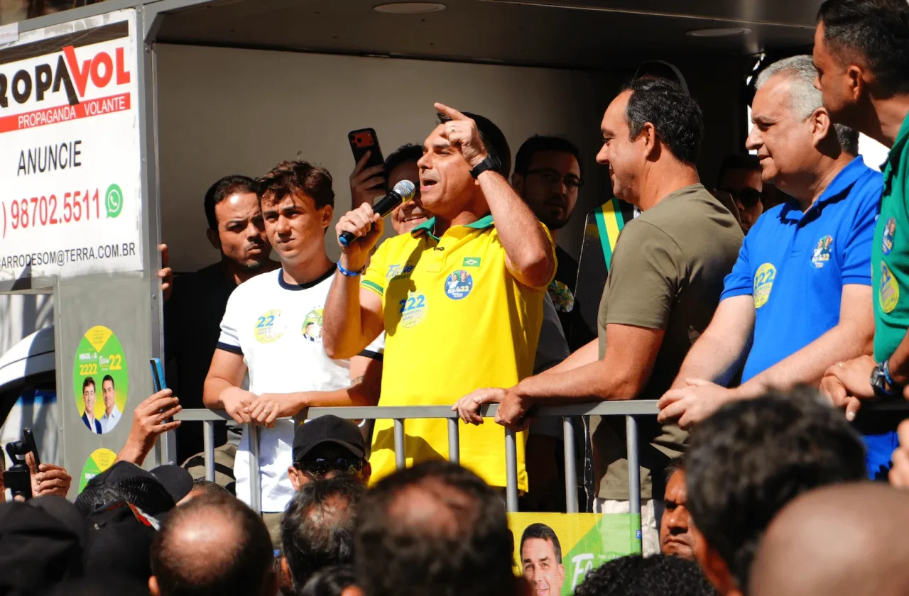 Jovem precisa sonhar em ser o Musk, diz Flávio sobre programa