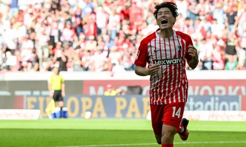 Suzuki faz hat-trick, e Freiburg goleia Werder Bremen na estreia na Bundesliga
