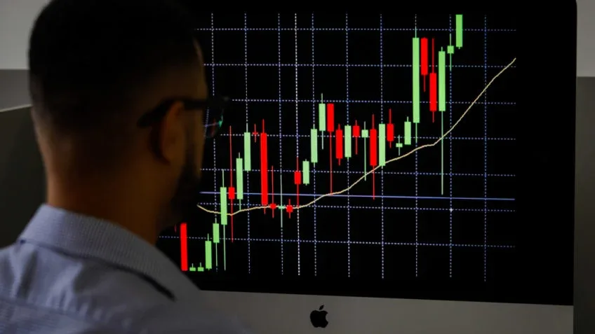 Ibovespa cai 8,5% em dólar em agosto e só ganha da Bolsa argentina