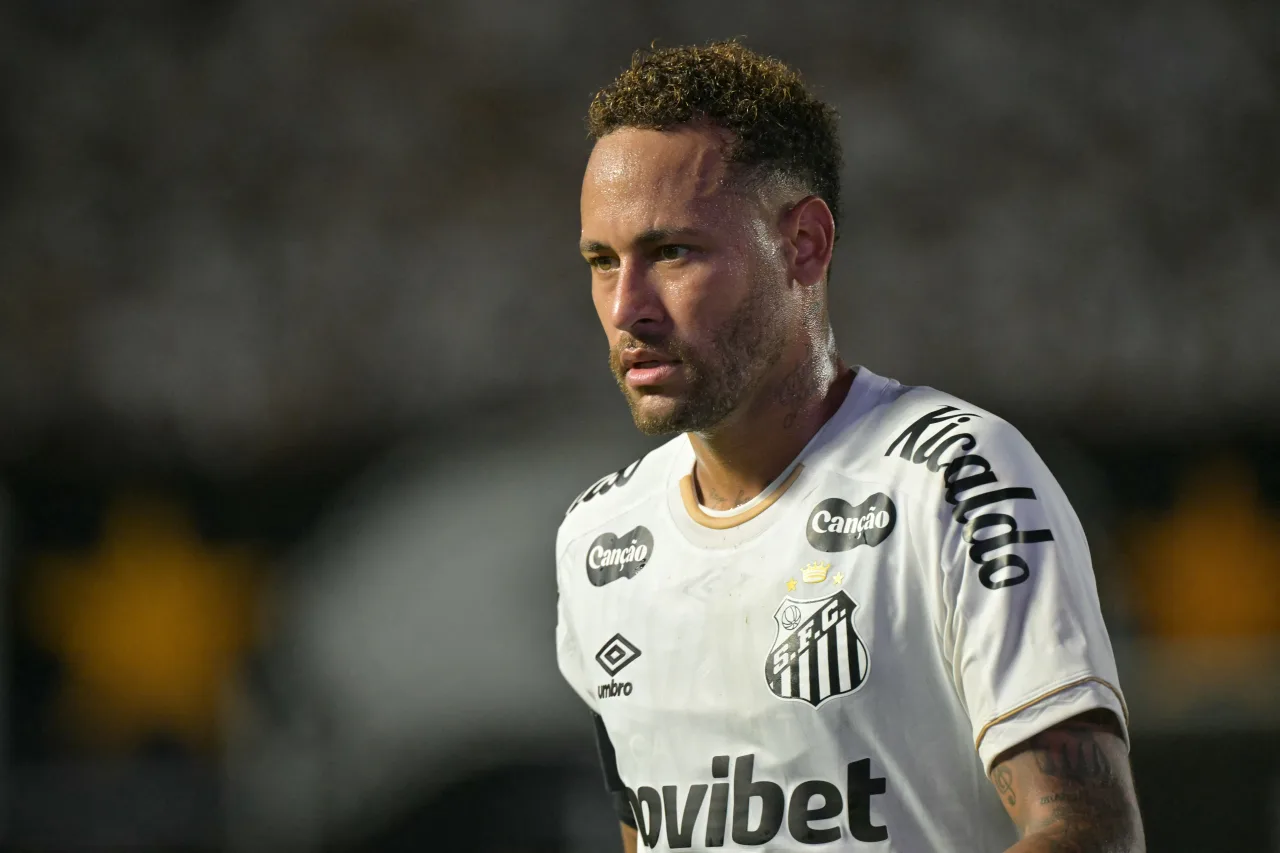 Neymar desconversa sobre jogo no sintético contra o Palmeiras: “Já estão pensando nisso?”