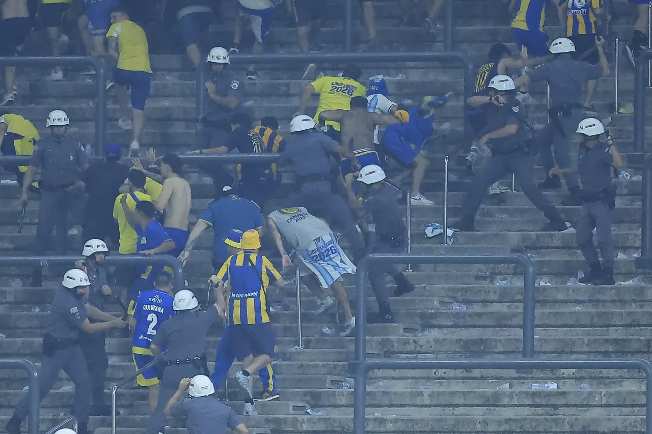Confusão entre torcedores de Corinthians e Rosario Central termina com nove detidos