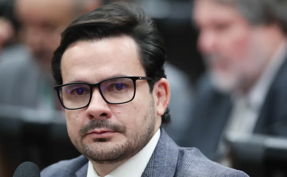 Real Time AM: Roberto Cidade é aprovado por 47% e desaprovado por 42%