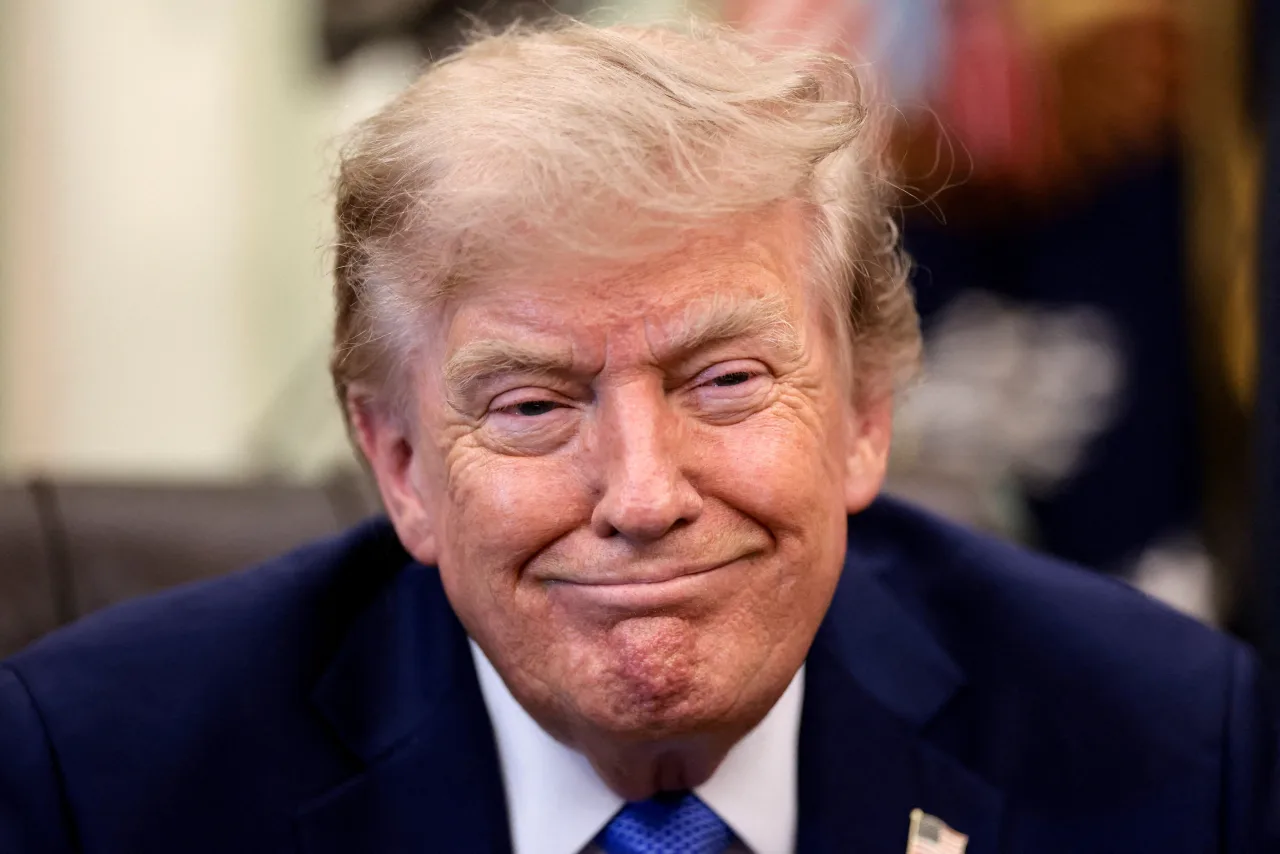 Trump anuncia nova tarifa para proteger indústria de chips e energia solar dos EUA