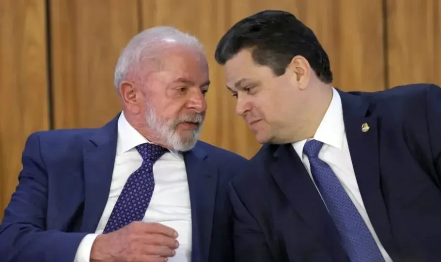 Alcolumbre dá início à tramitação da PEC 6×1 depois de reaproximação com Lula
