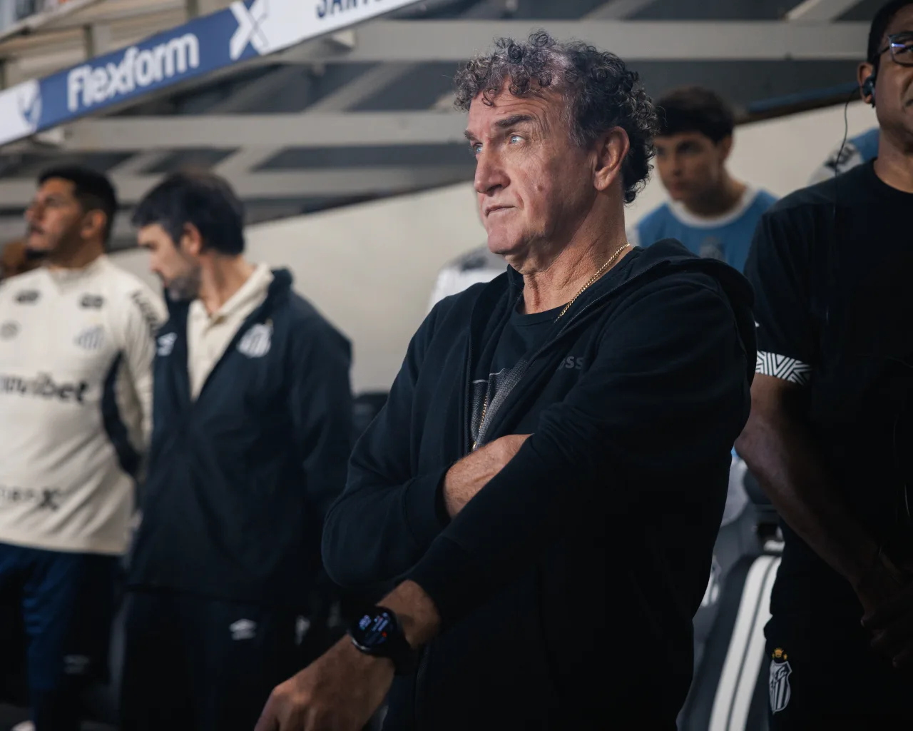 Cuca vê “série de fatores” para ausência de Neymar no Santos e explica Gabigol no banco