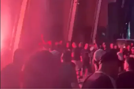 Torcedores gregos invadem estádio para protestar contra venda de joia do clube