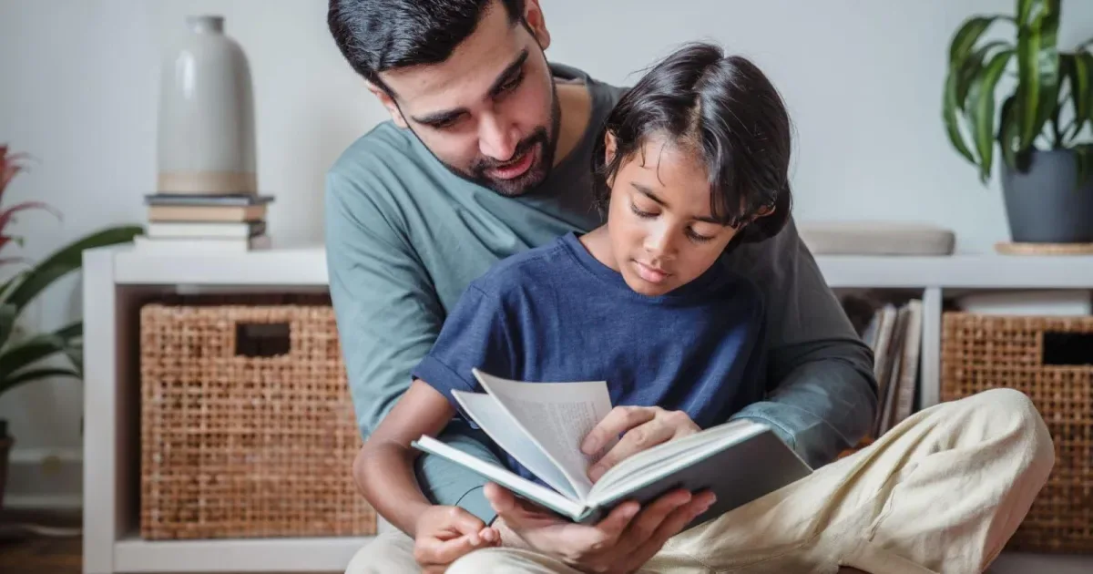Dia dos Pais: leitura compartilhada fortalece o vínculo entre pais e filhos