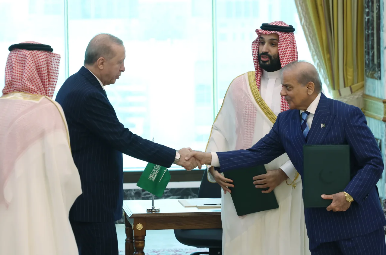 Arábia Saudita, Turquia e Paquistão firmam pacto de defesa mútua