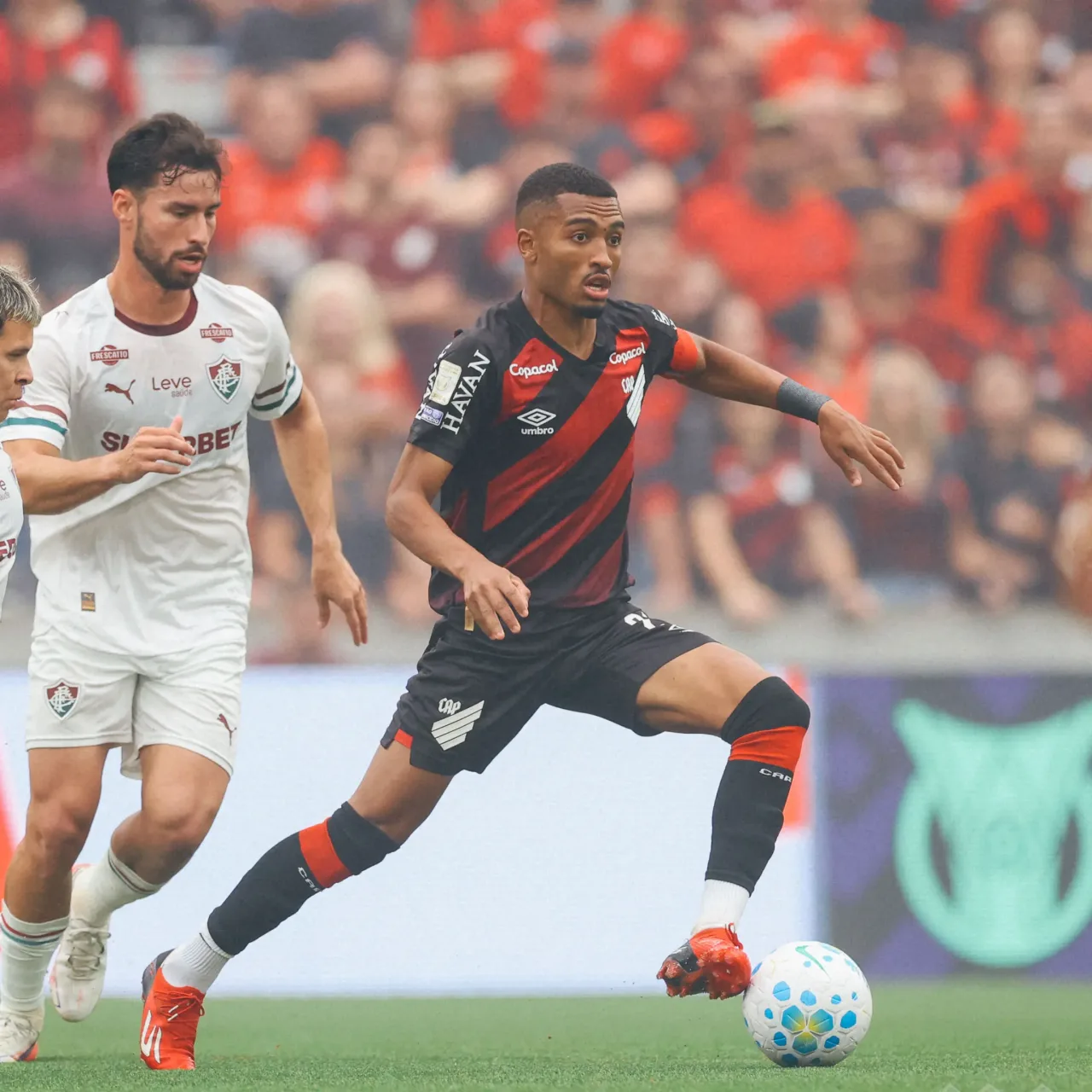 Athletico-PR busca empate contra o Fluminense no fim em jogo de seis gols